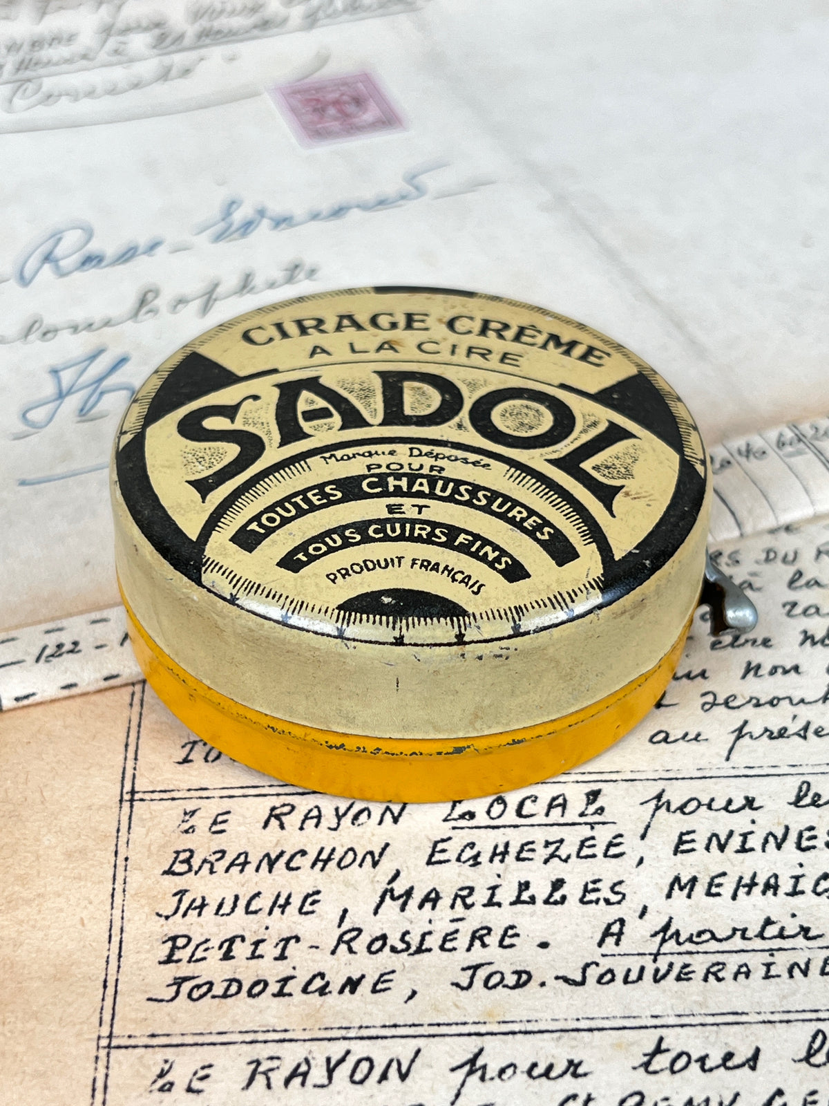 Ancienne boîte de cirage Sadol en métal