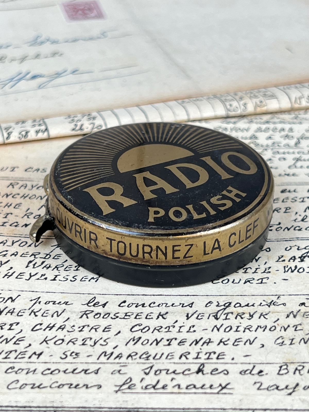 Ancienne boîte de cirage Radio en métal
