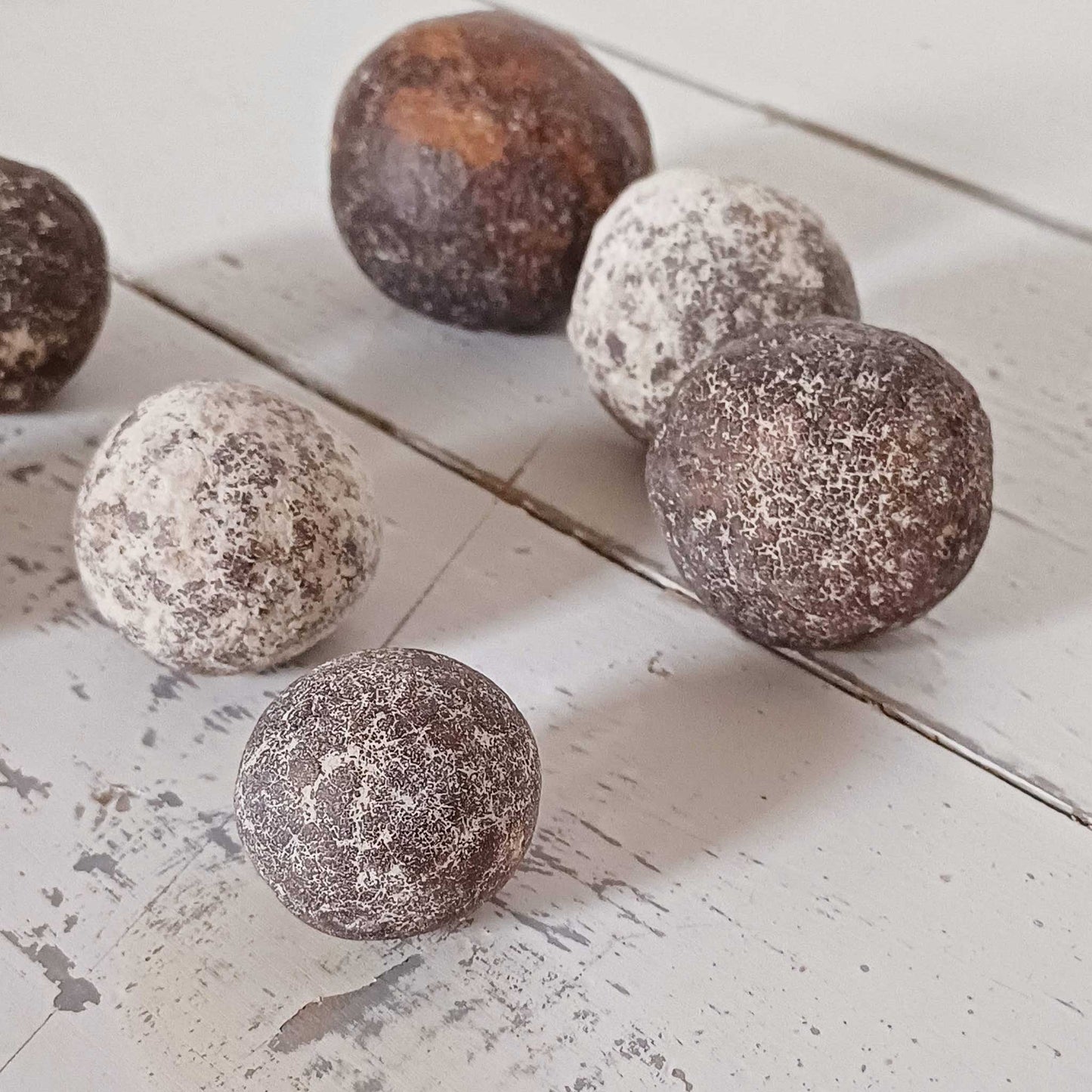 Anciennes balles de mousquet du XVIᵉ ou XVIIᵉ siècle – Lot de 7