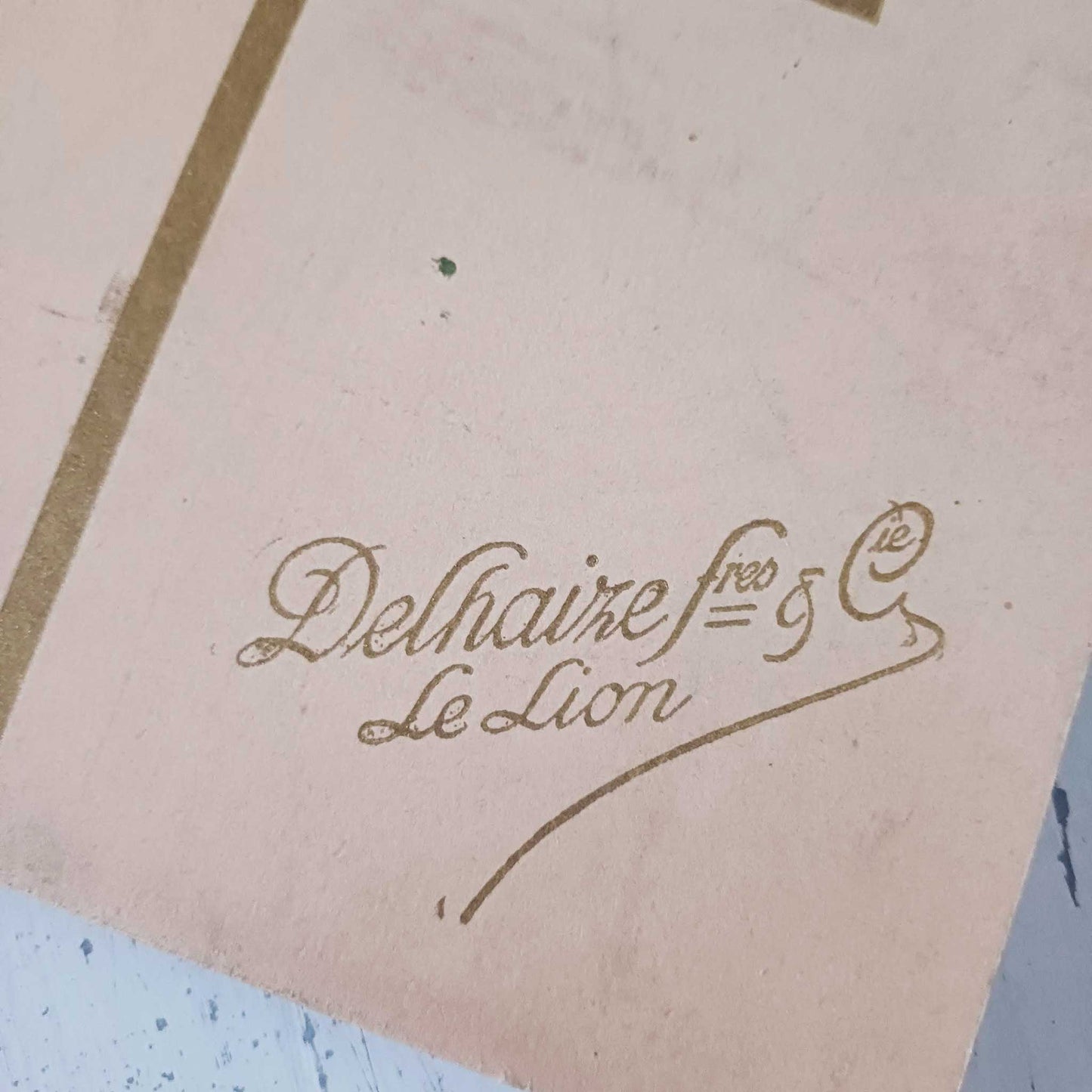 Carton publicitaire Delhaize & Cie – Jeune femme aux pommes