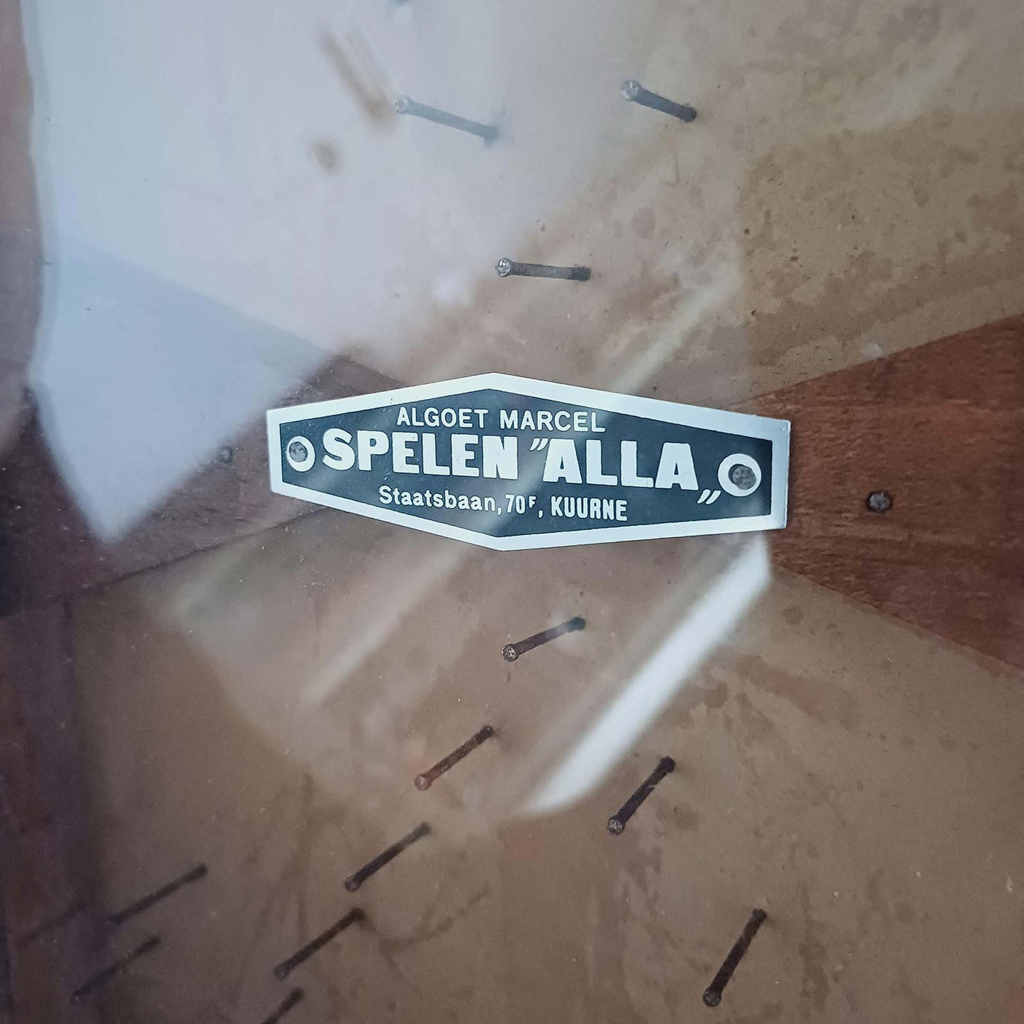 Ancien jeu de bagatelle de bistrot de la marque Alla à Kuurne