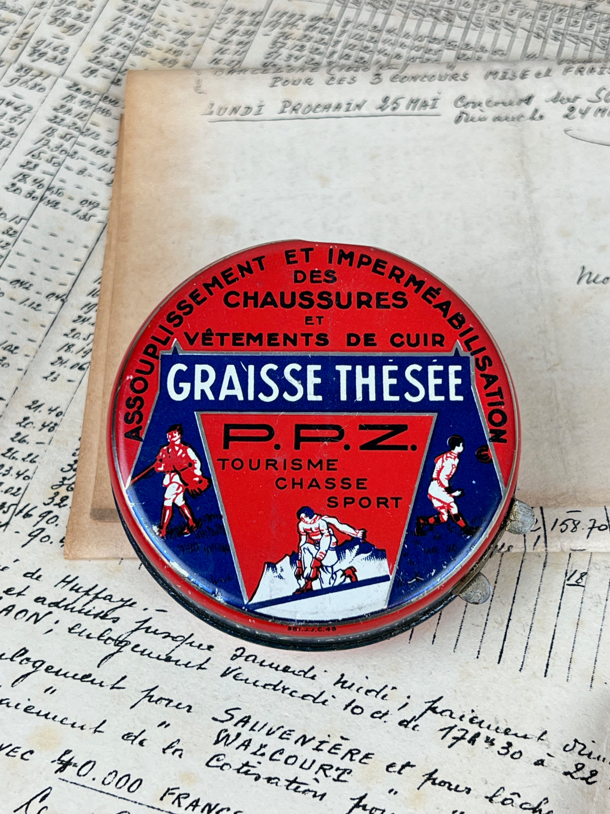 Ancienne boîte de cirage publicitaire en métal de la marque Graisse Thésée, objet de collection en fer blanc lithographié d'époque vintage.
