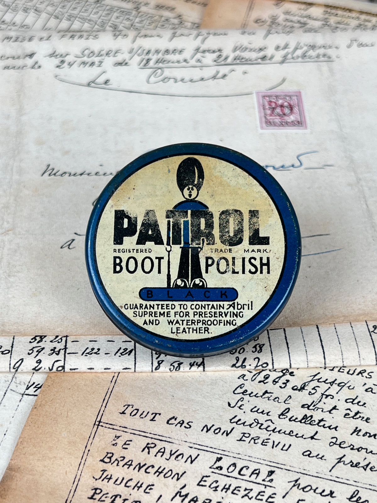 Ancienne boîte de cirage publicitaire en métal de la marque Patrol, objet de collection en fer blanc lithographié d'époque vintage.