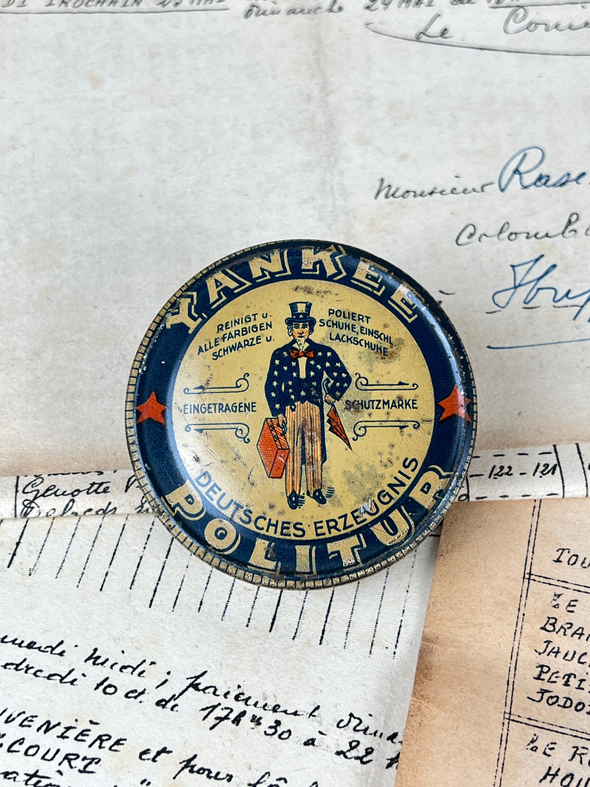 Ancienne boîte de cirage publicitaire en métal de la marque Yankee, objet de collection en fer blanc lithographié d'époque vintage.