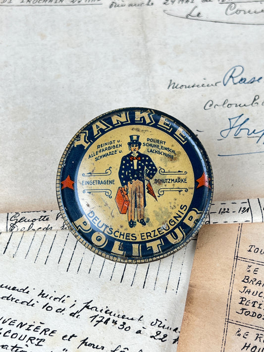 Ancienne boîte de cirage publicitaire en métal de la marque Yankee, objet de collection en fer blanc lithographié d'époque vintage.