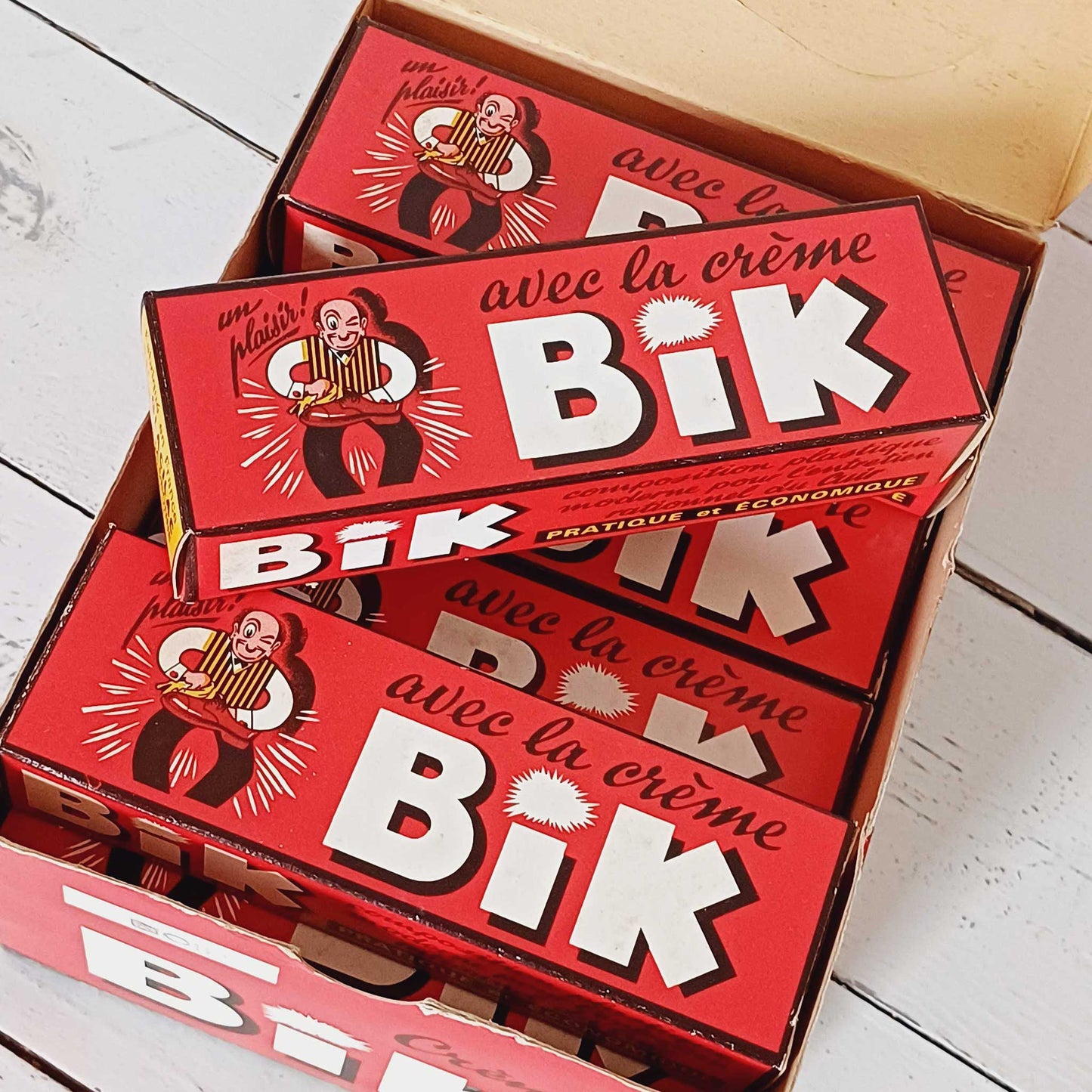 Boîte présentoir pour tubes de cirage Bik