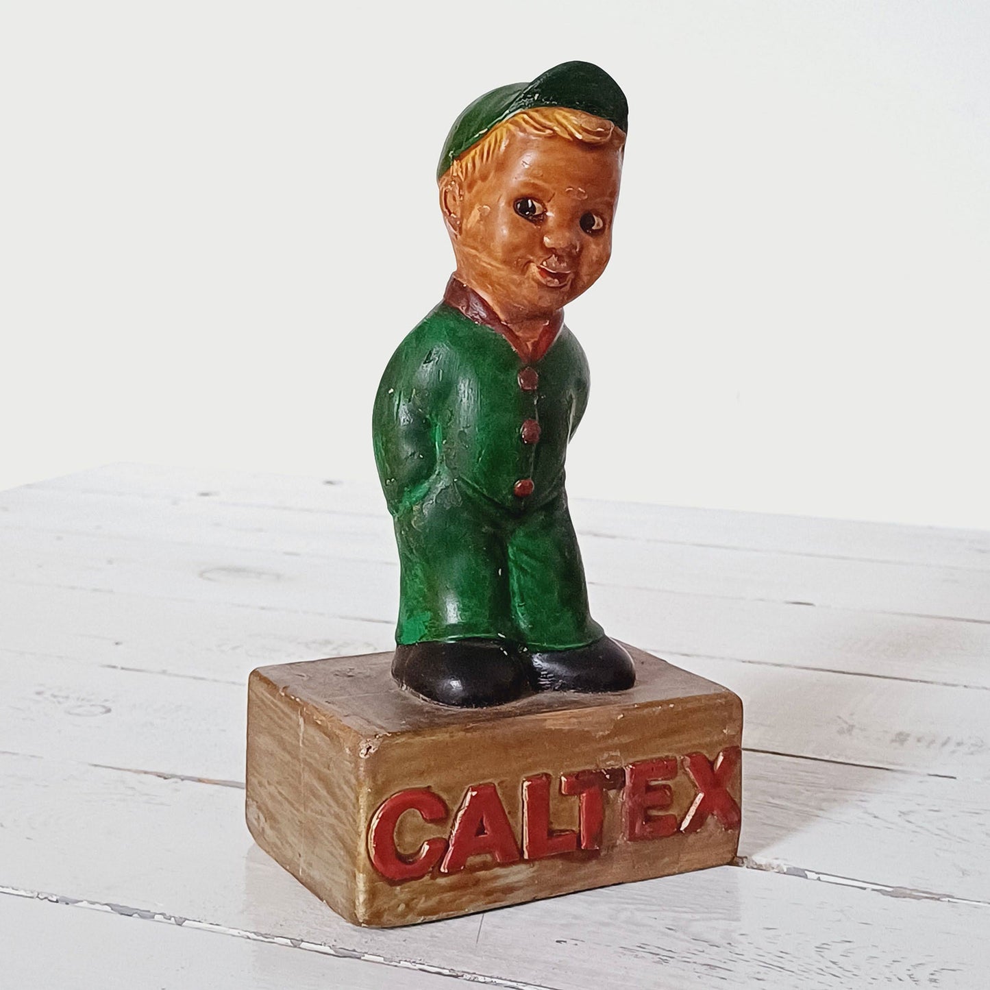 Statuette de pompiste en plâtre pour les huiles Caltex