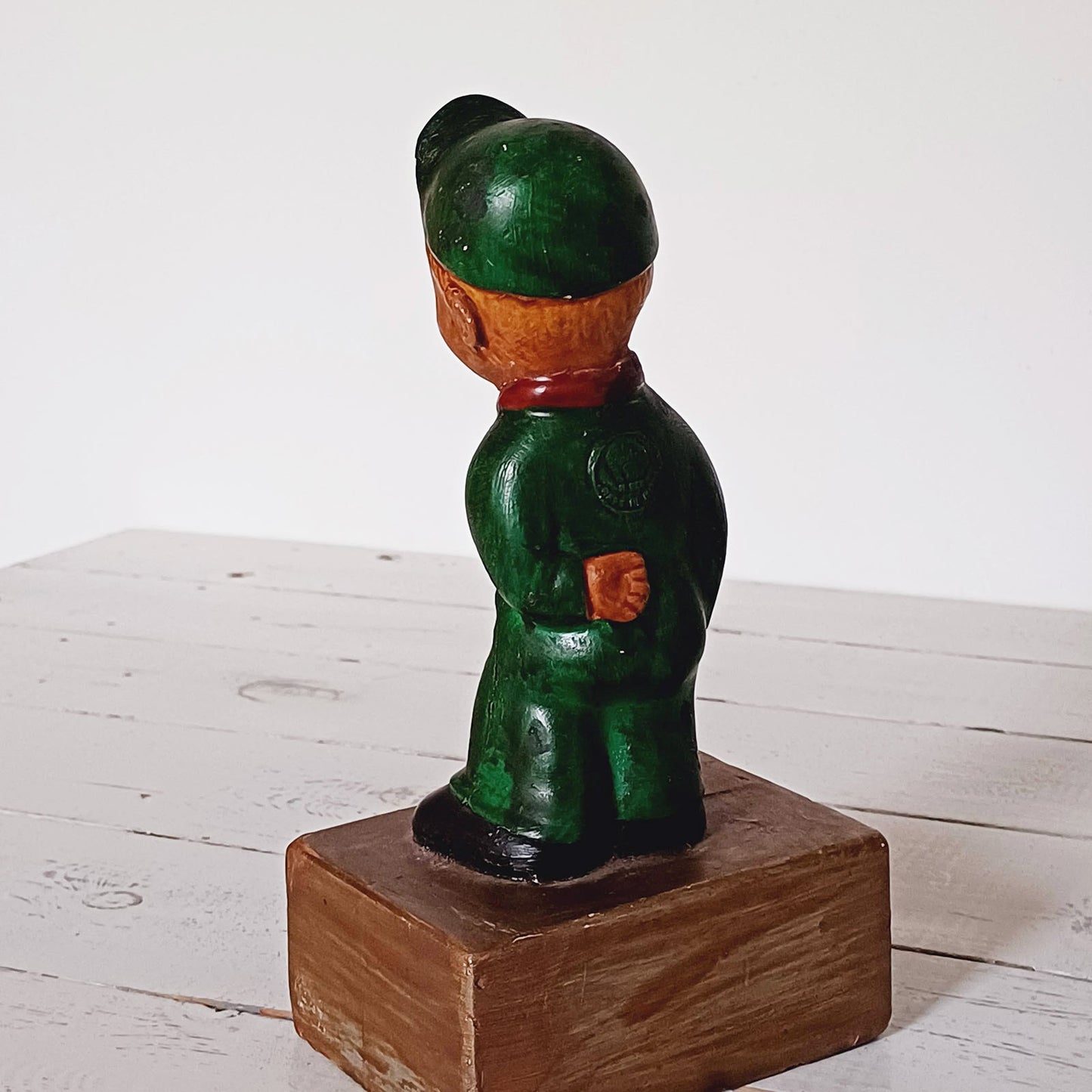 Statuette de pompiste en plâtre pour les huiles Caltex