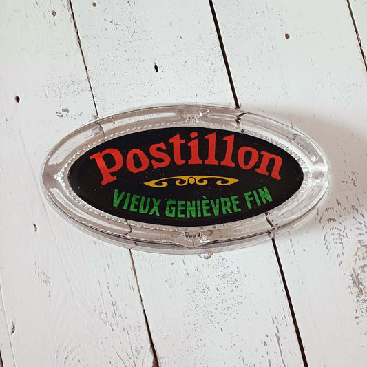 Cendrier publicitaire ancien en verre pour le genièvre Postillon, format 18 x 9,5 cm, en excellent état.