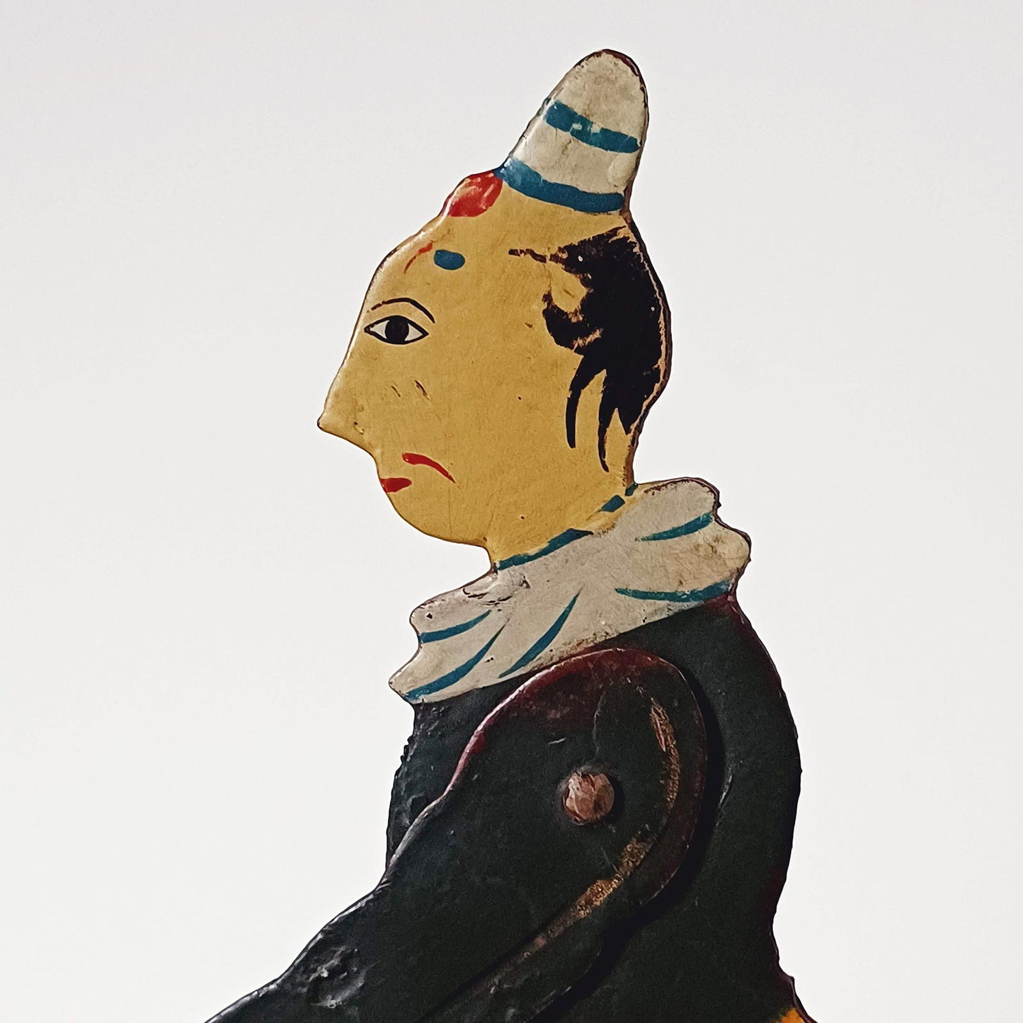 Clown chevauchant un cochon - Jouet à tirer en tôle peinte à la main