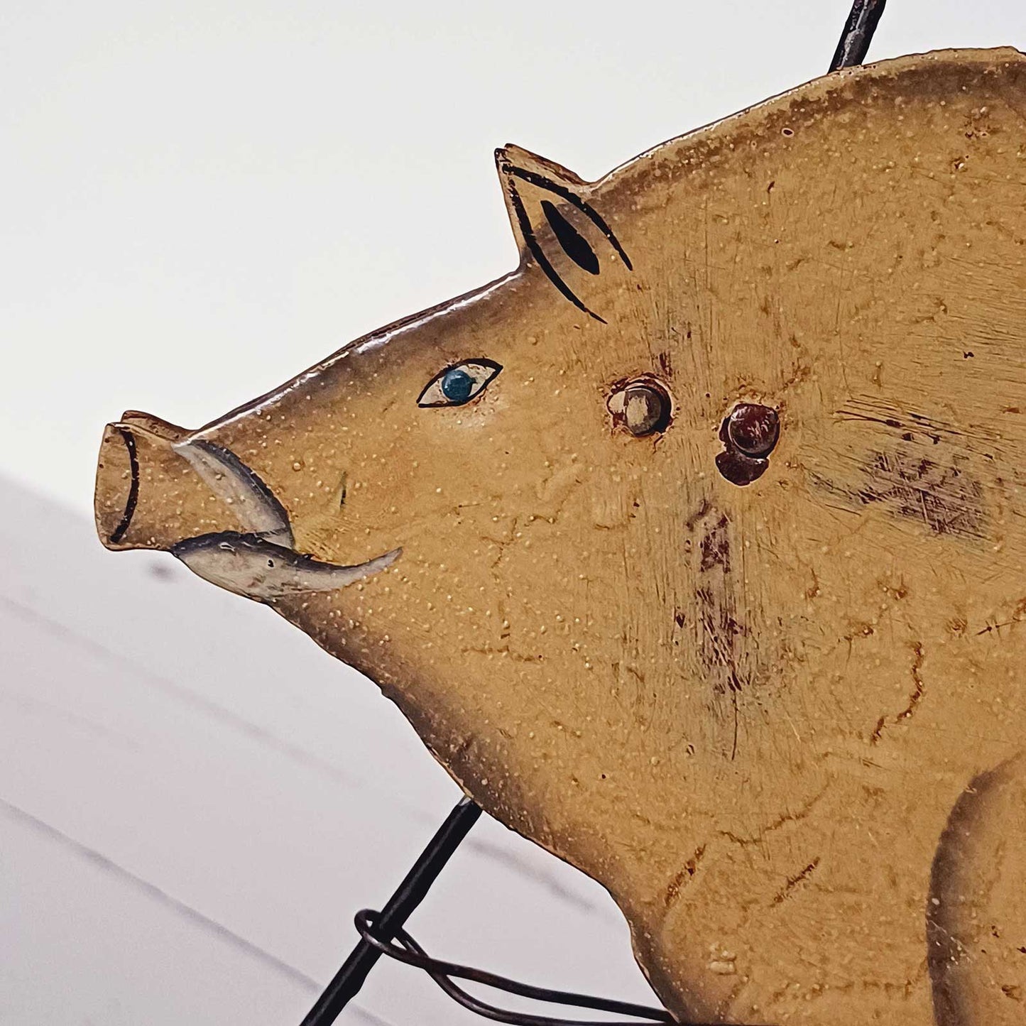 Clown chevauchant un cochon - Jouet à tirer en tôle peinte à la main