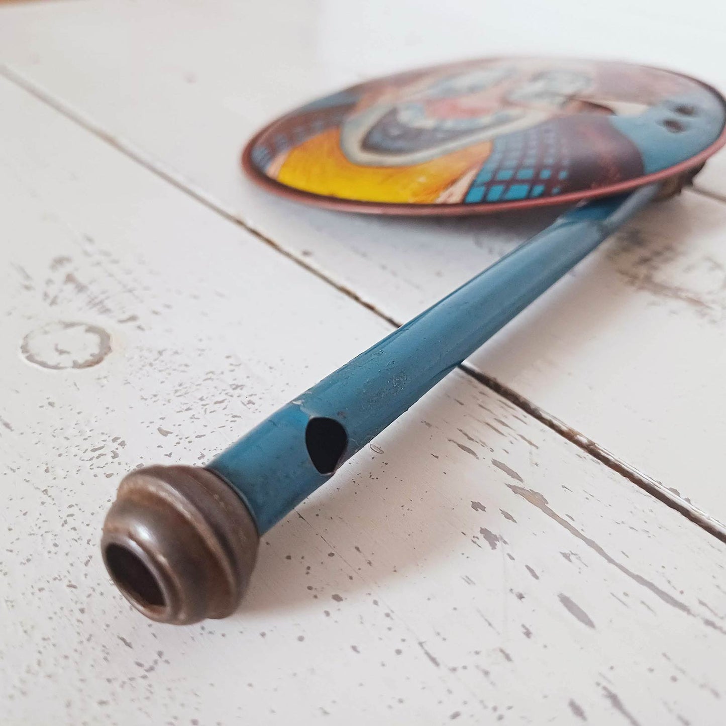 Ancienne crécelle illustrée des clowns Blanc et Auguste (Footit) circa 1950