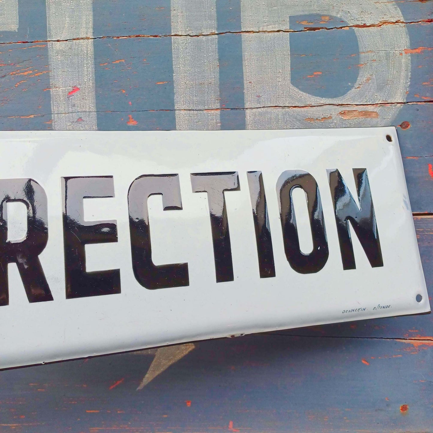 Plaque d'utilité émaillée - Direction - Signée