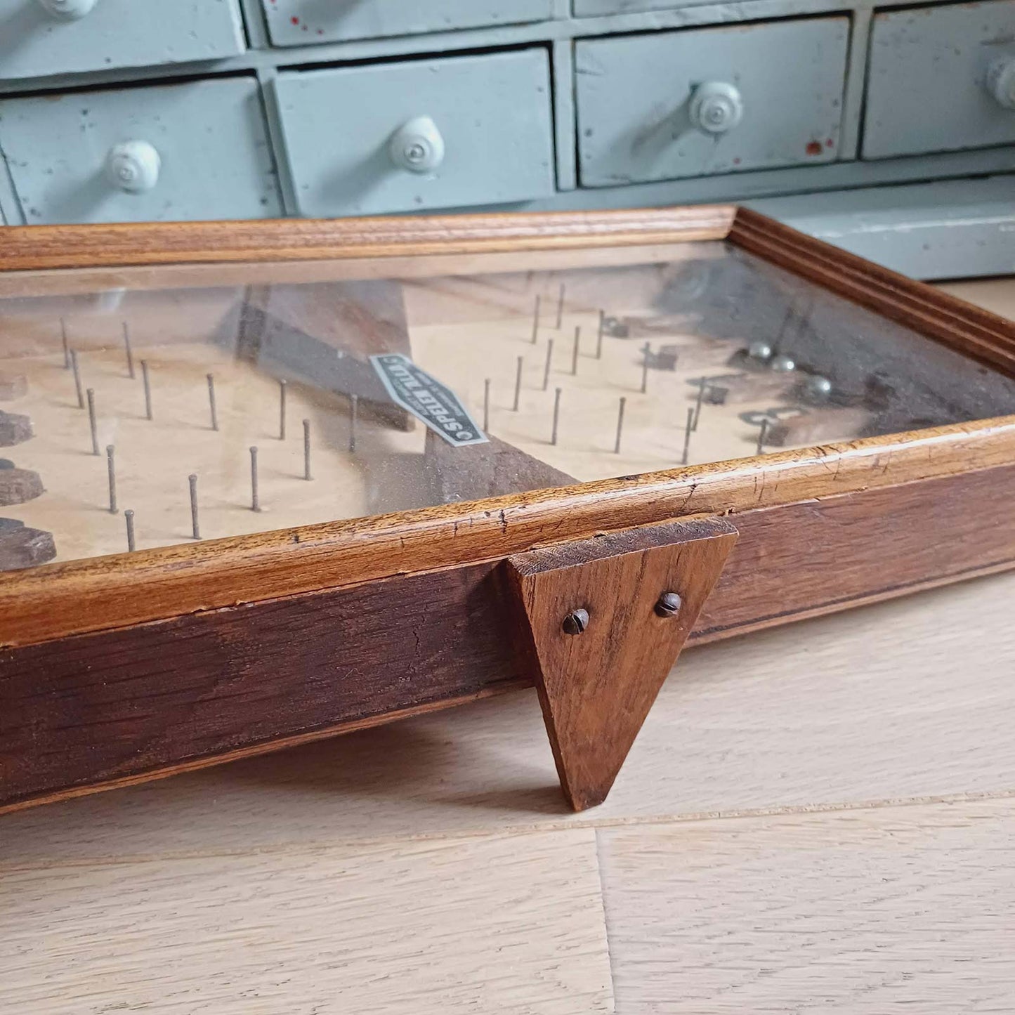 Ancien jeu de bagatelle de bistrot de la marque Alla à Kuurne