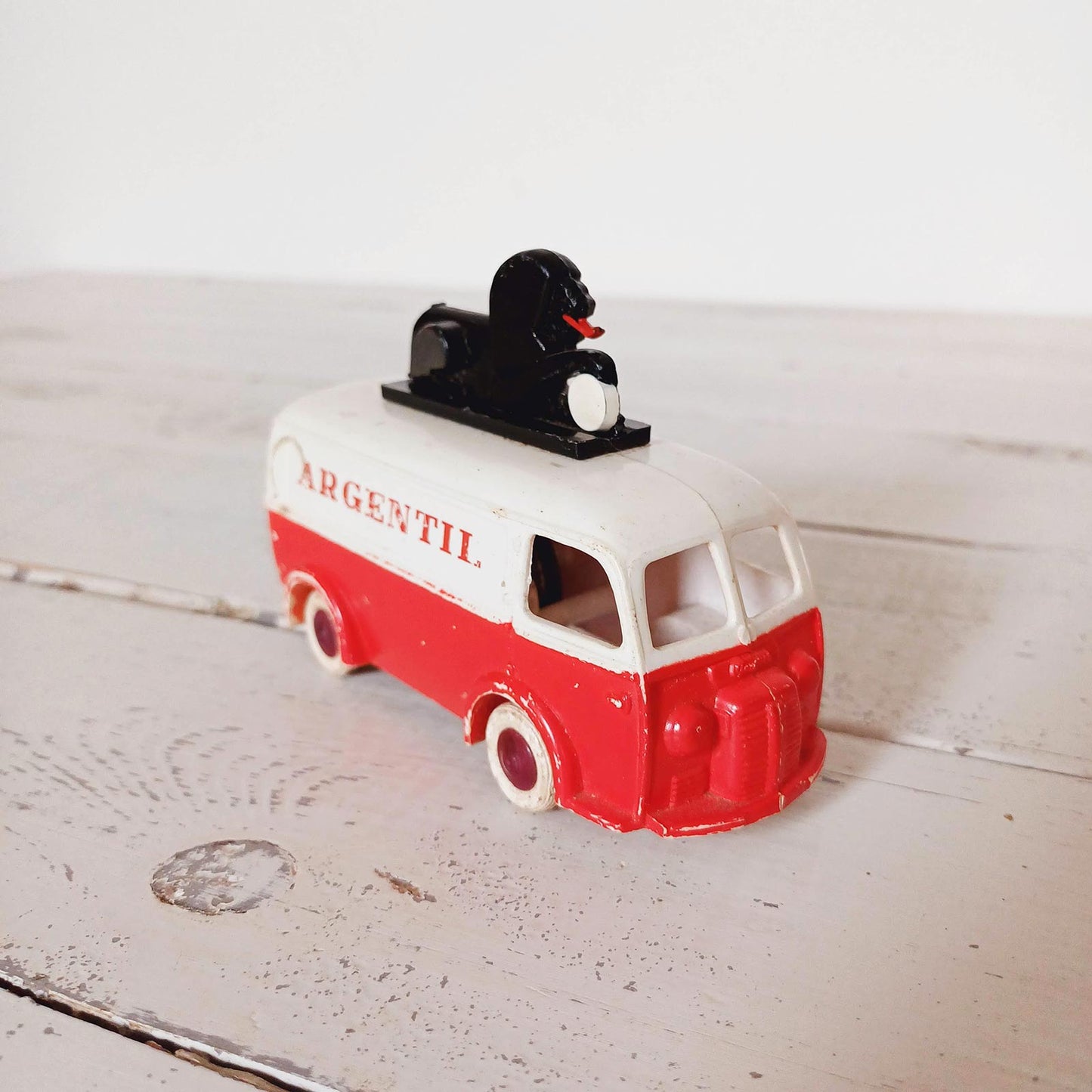 Jouet Peugeot à friction pour le cirage Lion Noir