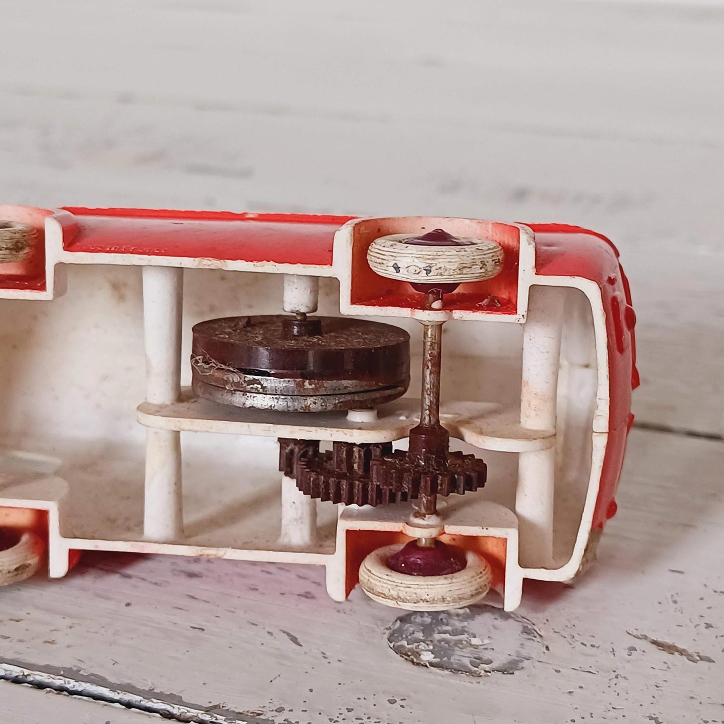 Jouet Peugeot à friction pour le cirage Lion Noir