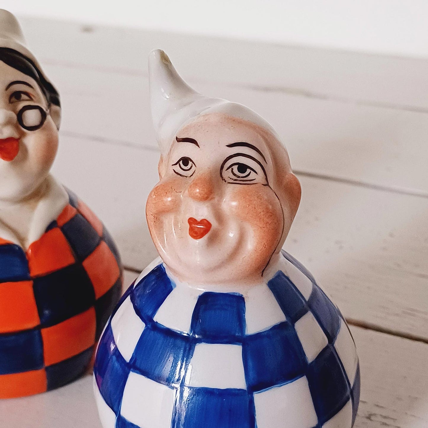 Paire de salière et poivrière en porcelaine - Le père Lustucru et la mère Michel