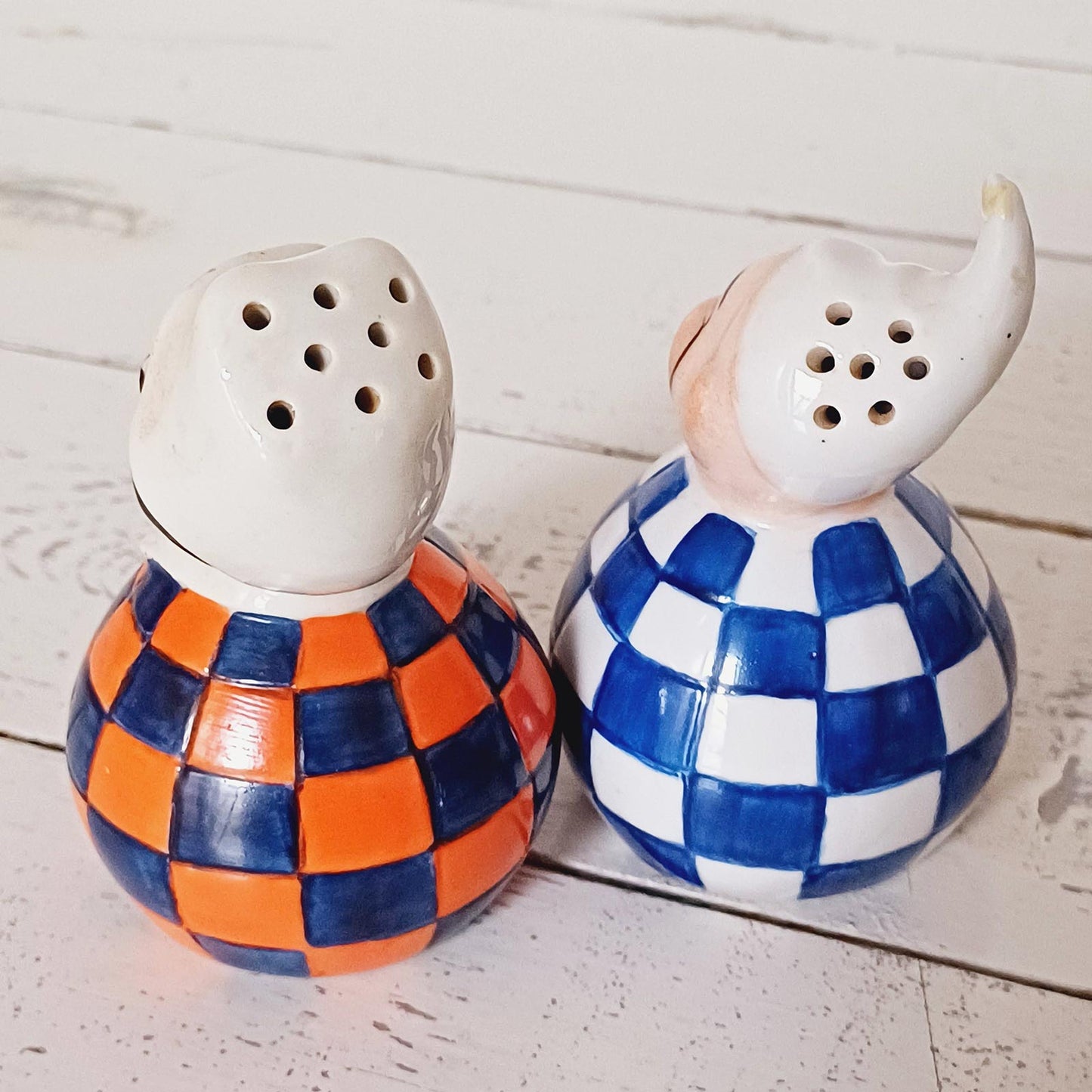 Paire de salière et poivrière en porcelaine - Le père Lustucru et la mère Michel