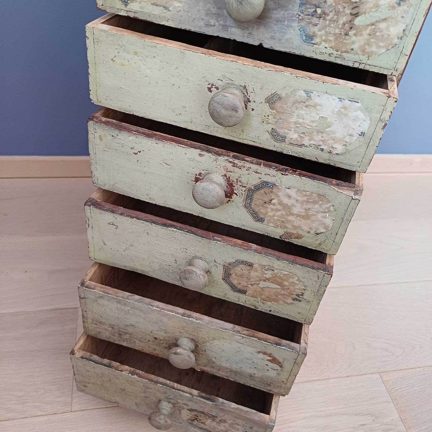 Petit meuble de métier – Idéal pour le petit rangement