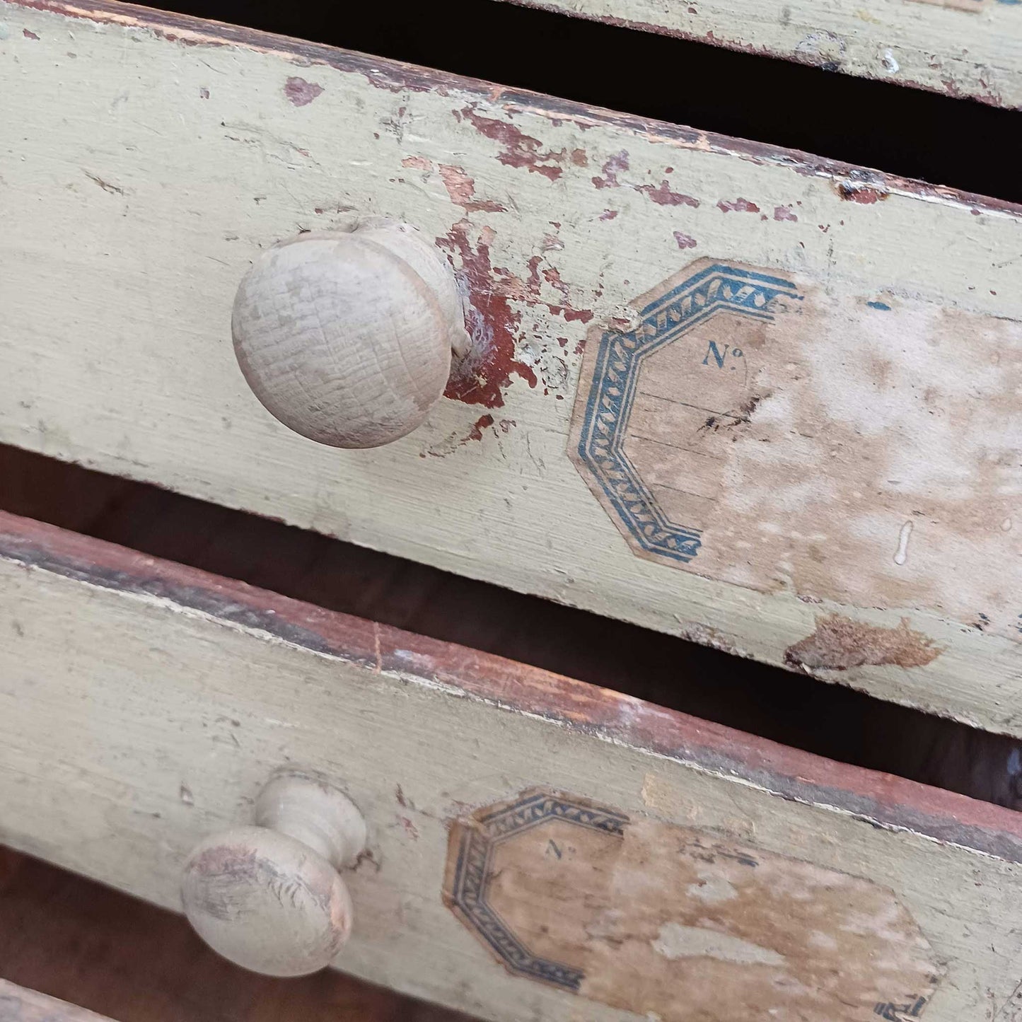 Petit meuble de métier – Idéal pour le petit rangement