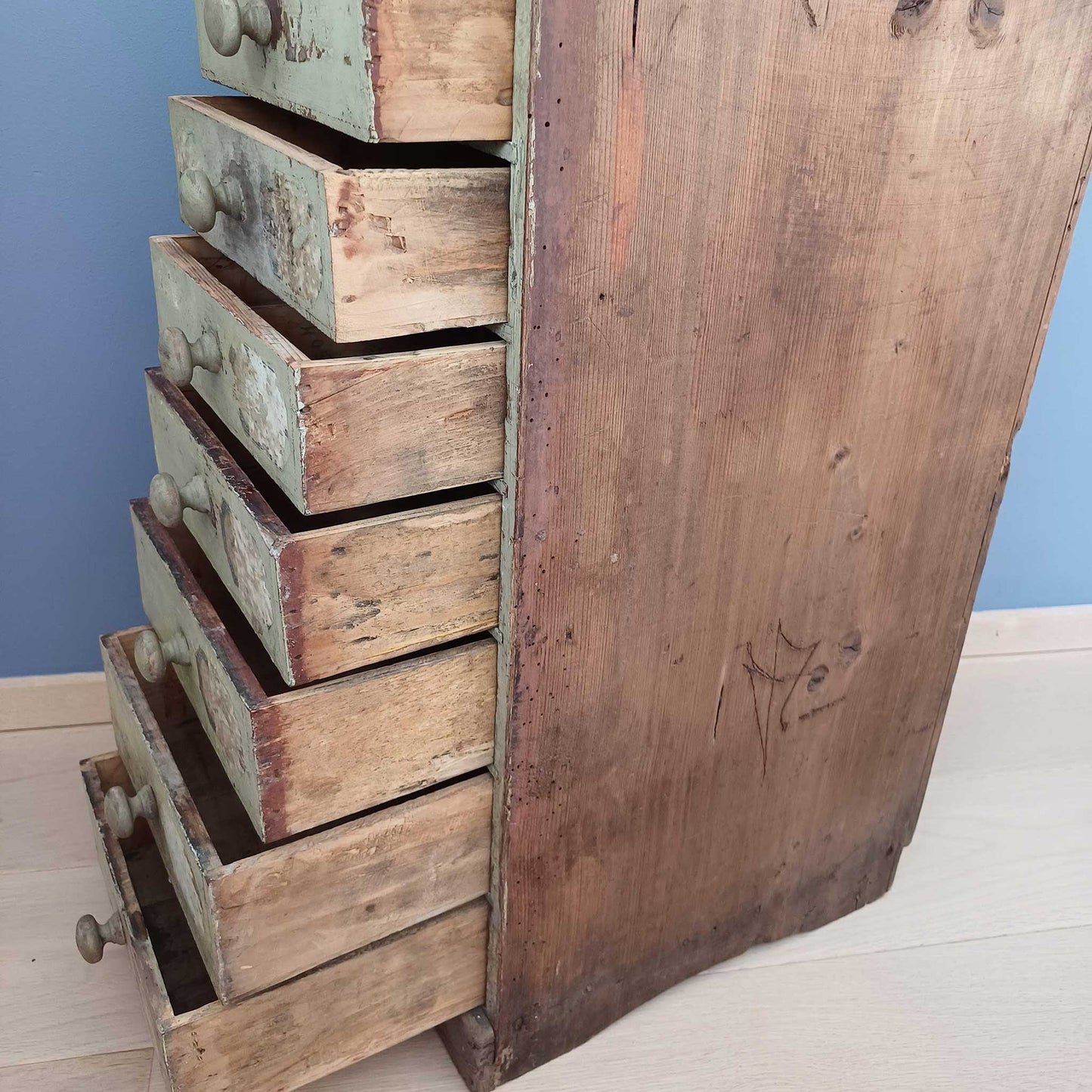 Petit meuble de métier – Idéal pour le petit rangement