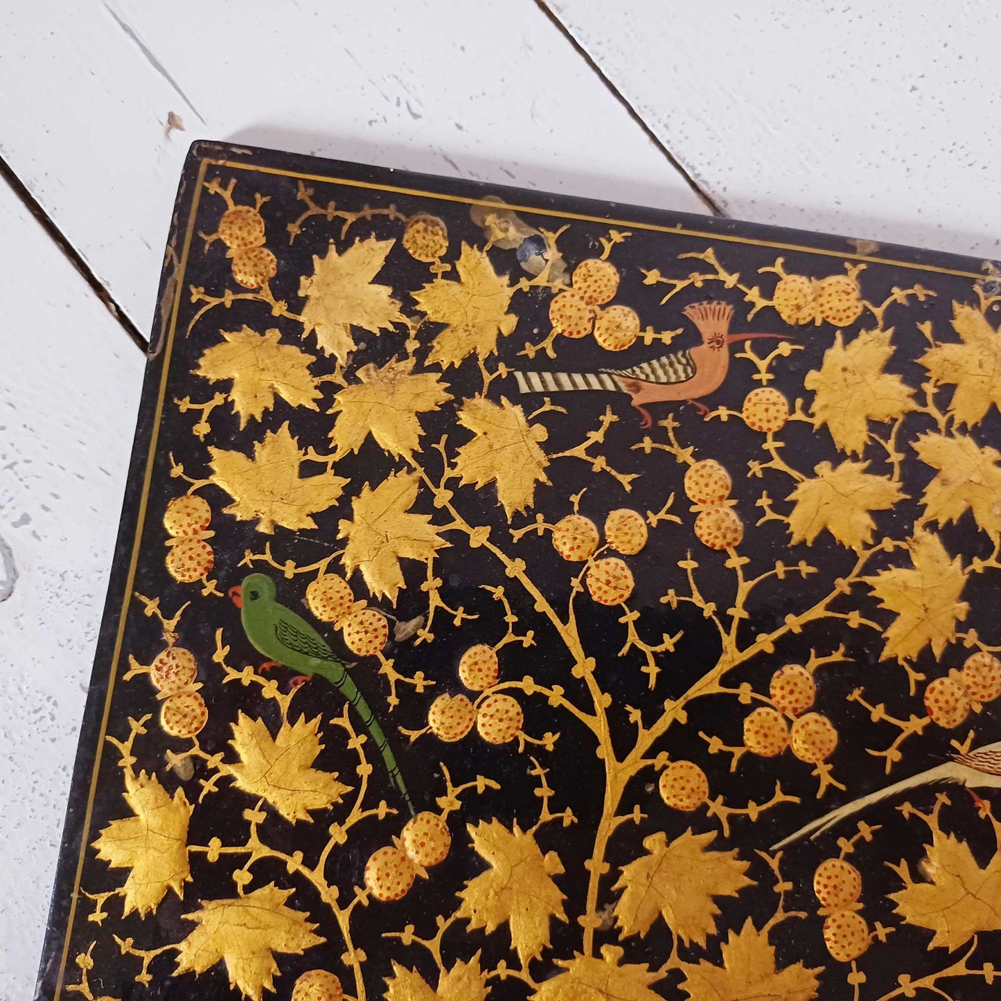 Artefact en papier mâché, échos du Cachemire des années 1920