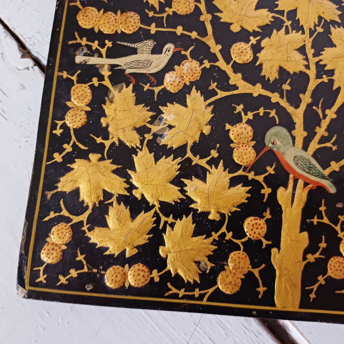 Artefact en papier mâché, échos du Cachemire des années 1920