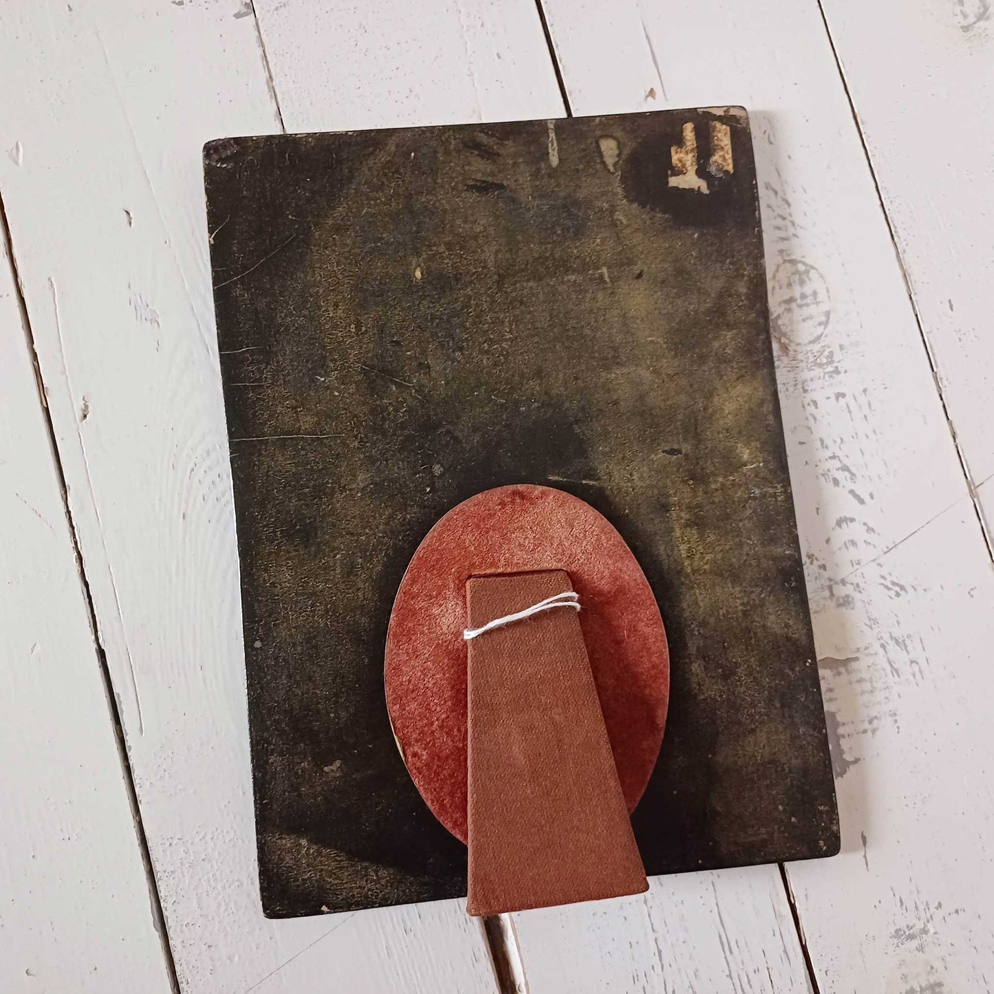 Artefact en papier mâché, échos du Cachemire des années 1920