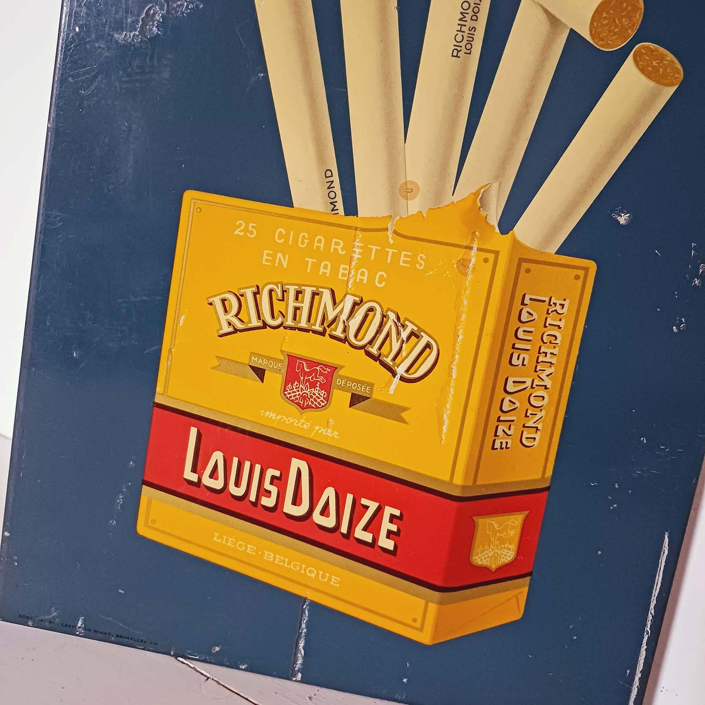 Tôle lithographiée avec dos cartonné – Cigarettes Richmond Louis Doize Liège (Années 1950)