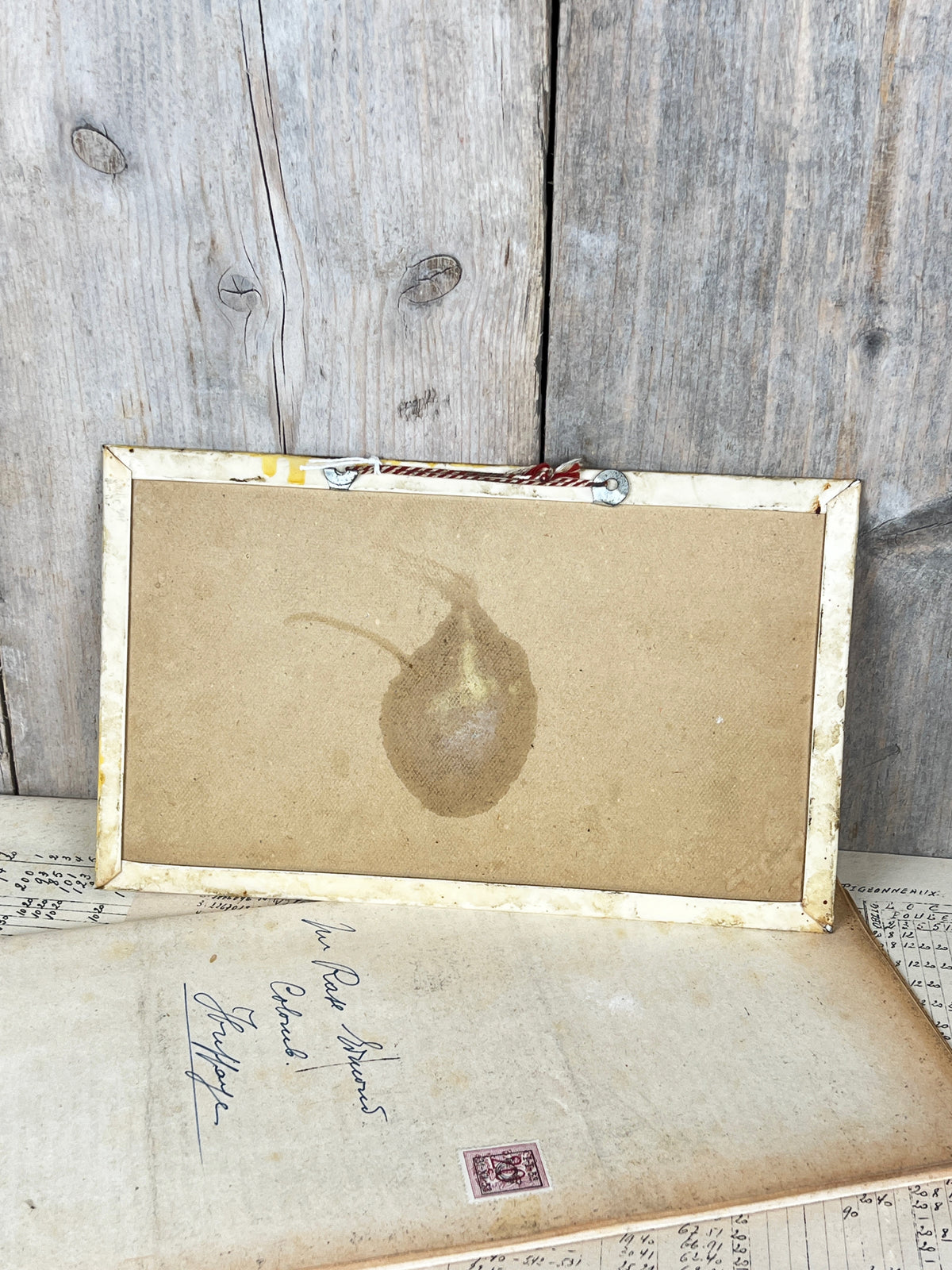Ancienne pancarte de boucherie artisanale peinte sur glaçoïde recyclé