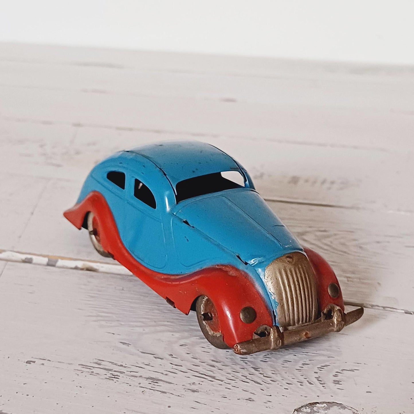 Voiture jouet espagnol en tôle de la marque Jyesa