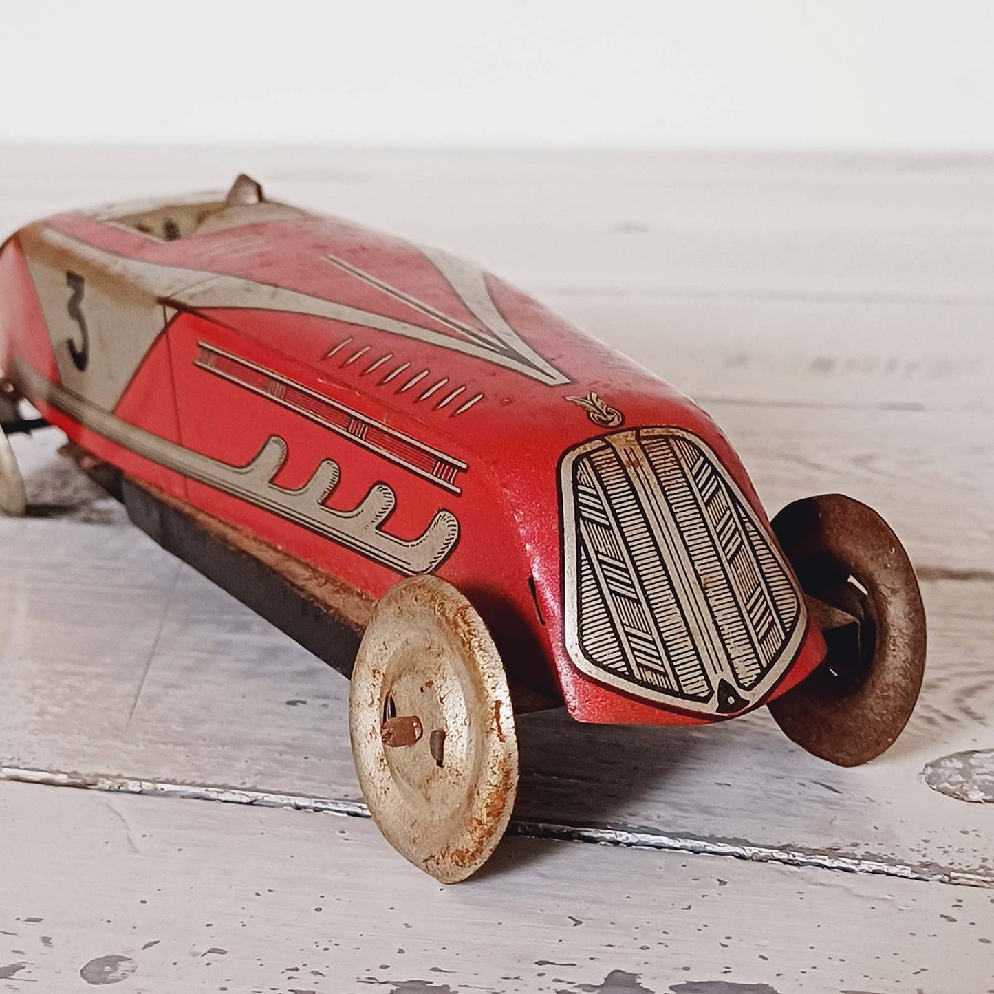 Voiture jouet à remontoir de la marque Martinaud & Larnaude