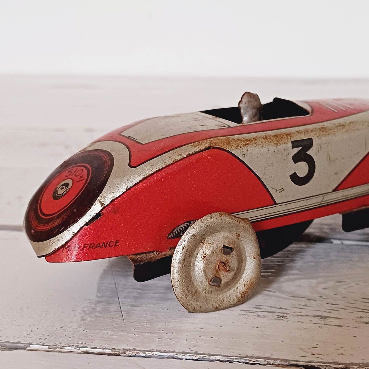 Voiture jouet à remontoir de la marque Martinaud & Larnaude