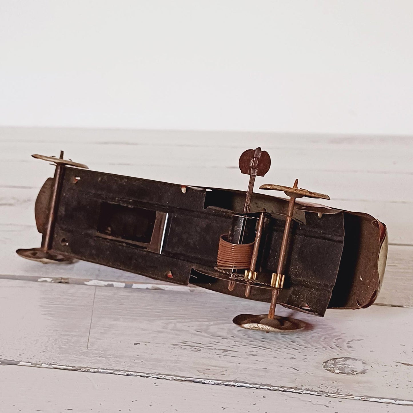 Voiture jouet à remontoir de la marque Martinaud & Larnaude